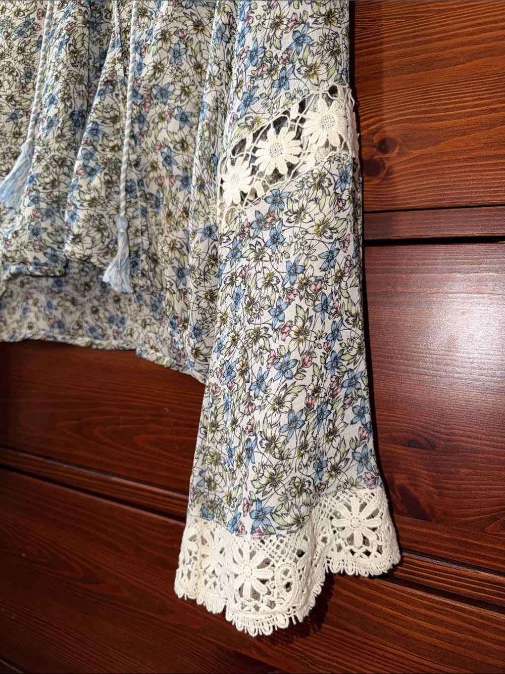 Cupcakes and Cashmere Zilla Floral Lace Trim Top Sheer Boho Medium - Picture 2 of 5